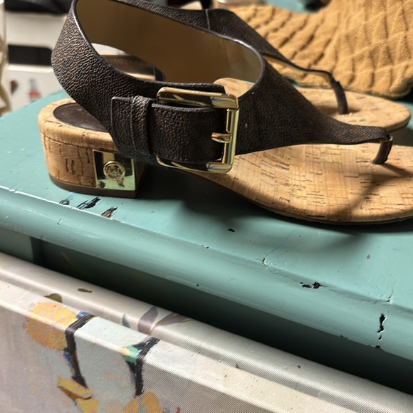 Women’s sandals does not have tags, but they have never been worn - Picture 2 of 9